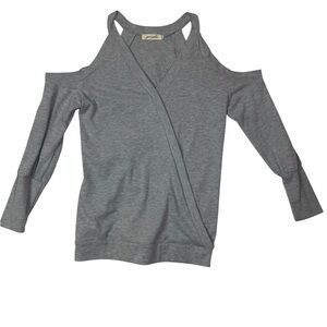 Yingkis‎ Gray Cold Shoulder Wrap Front Top – Size s